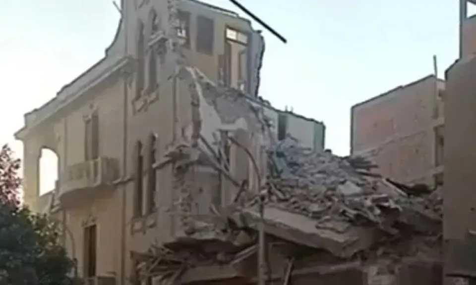 انهيار جزئي لعقار قديم في مدينة المنيا دون خسائر بشرية