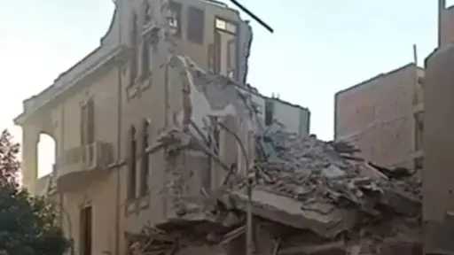 انهيار جزئي لعقار قديم في مدينة المنيا دون... انهيار جزئي لعقار قديم في مدينة المنيا دون خسائر بشرية