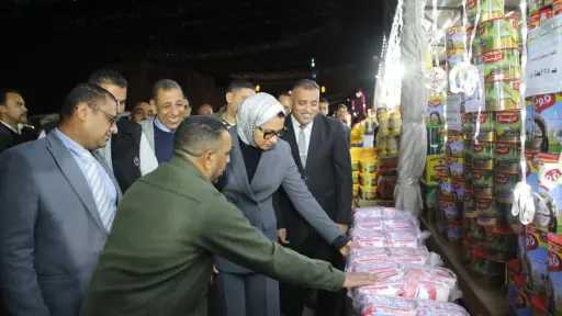 محافظ الوادي الجديد تتفقد عدد من المنافذ والمبادرات الغذائية بالداخلة