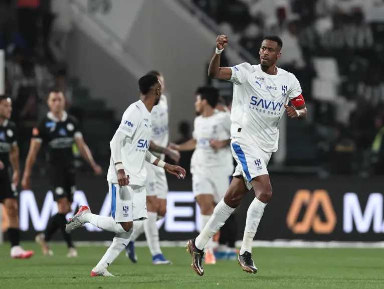 أول طاقم تحكيم مصري يدير مباراة الهلال والنجمة في دوري روشن السعودي