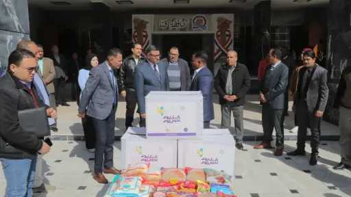 محافظ قنا يطلق قافلة غذائية لتوزيع 3 آلاف كرتونة رمضان