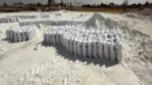 ضبط مصنع غير مرخص لإنتاج الأسمدة والمخصبات الزراعية المغشوشة بالشرقية