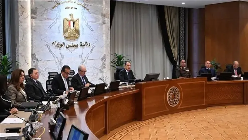 رئيس الوزراء خلال الاجتماع