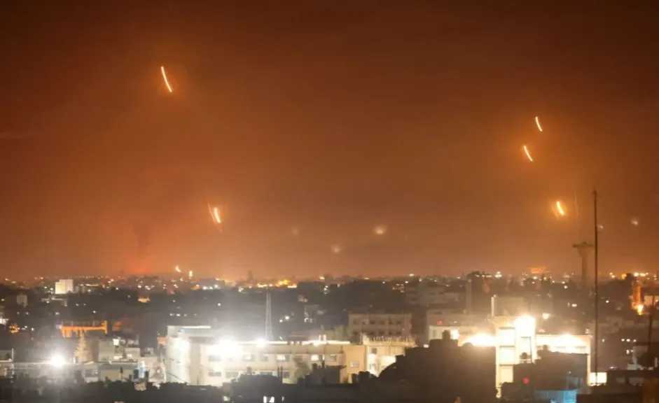 هجوم صاروخي متزامن من إيران وحزب الله على إسرائيل