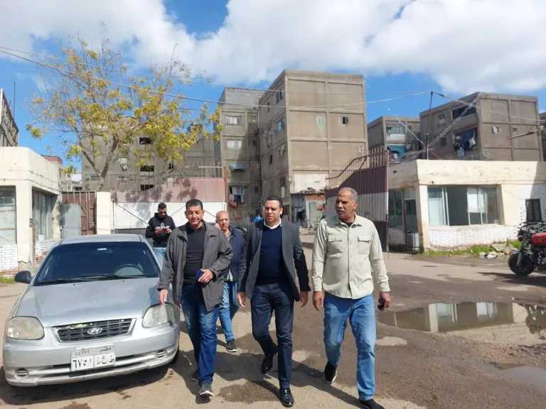 نائب محافظ بورسعيد يتابع أعمال رفع الرتش وتطهير الصرف الصحي بمساكن المطحن