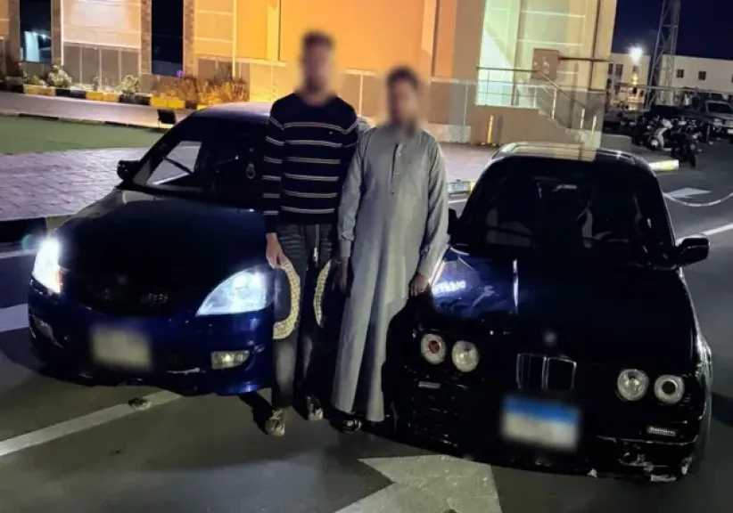 ضبط قائدي سيارتين بالغردقة بعد أداء حركات استعراضية تعرض حياتهما والمواطنين للخطر