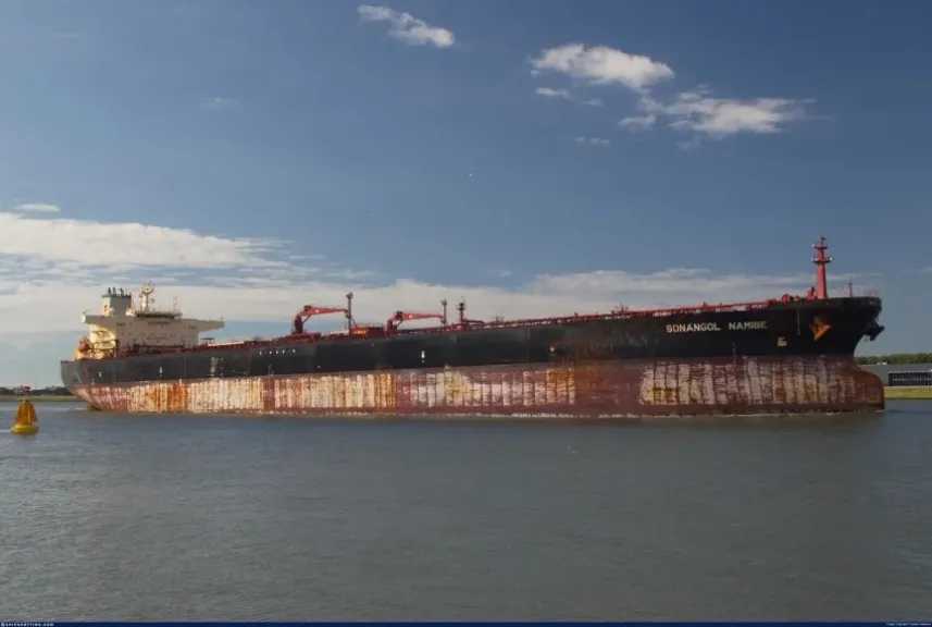 بغداد تنفي تعرض أي سفينة تجارية أو ناقلة نفط لأي حادث في الممرات الملاحية أو بالمياه العراقية