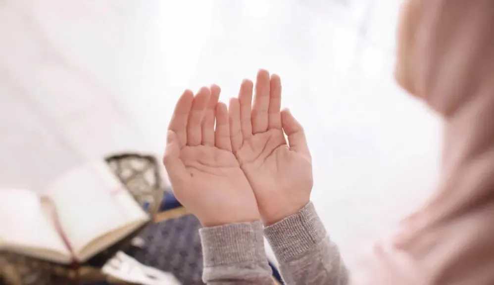 هل على الحائض إذا طهرت فى نهار رمضان أن تمسك بقية اليوم؟