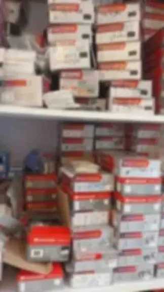 ضبط أسلاك ومستلزمات كهربائية مغشوشة داخل مخزن غير مرخص بعين شمس