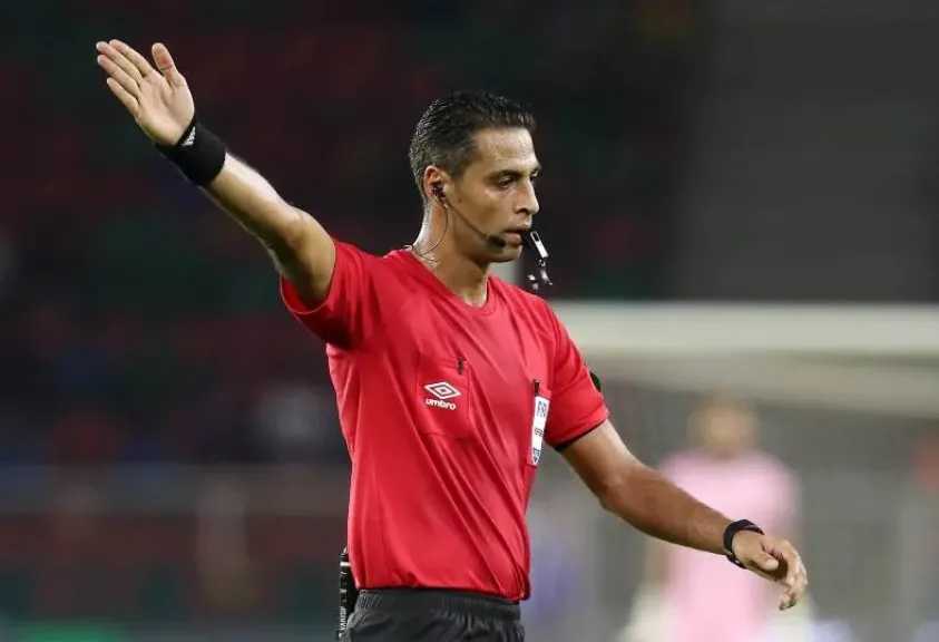 رسميا.. أمين عمر حكما لمباراة الهلال والنجمة في دوري روشن السعودي