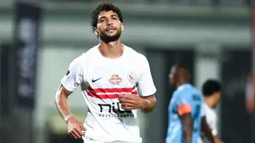 عمرو ناصر يدعم الزمالك من المدرجات أمام الاتحاد السكندري بدوري نايل