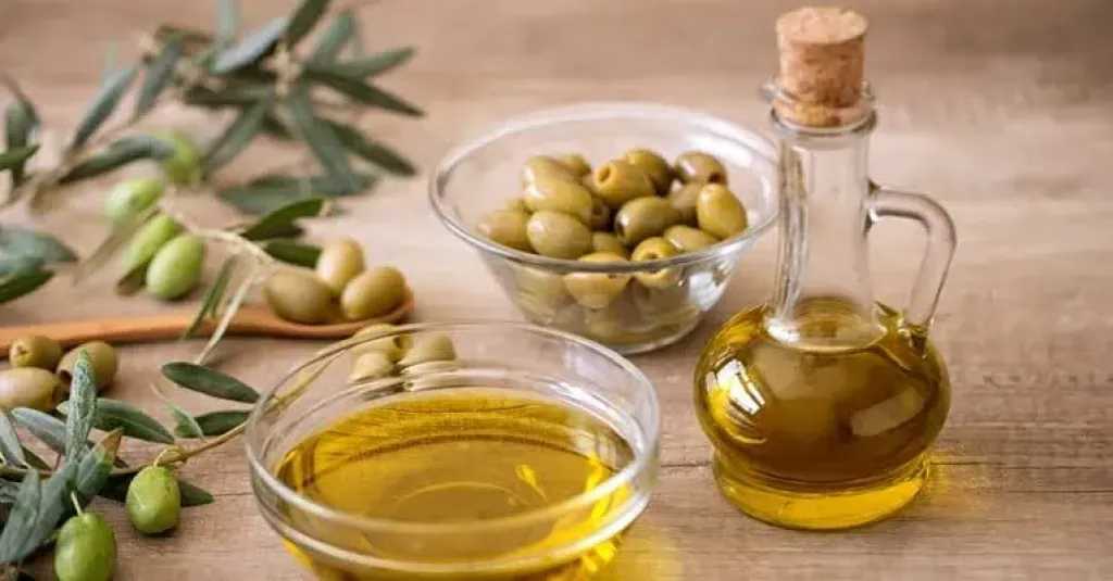 ماذا يحدث لجسمك عند تناول ملعقة من زيت الزيتون