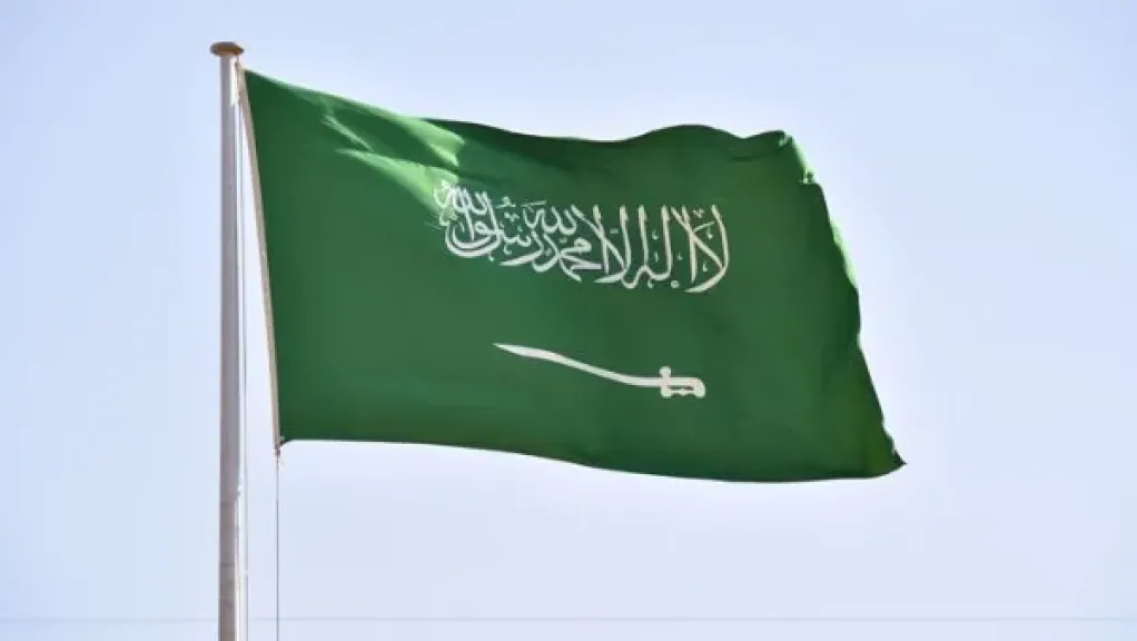 السعودية: صاروخ باليستي إيراني يصيب منطقة غير مأهولة
