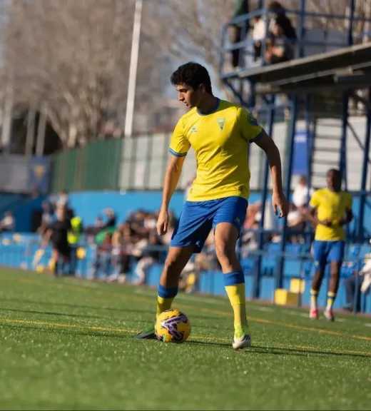 هدف على الطائر.. محمد هيثم يتألق مع إستوريل أمام بنفيكا