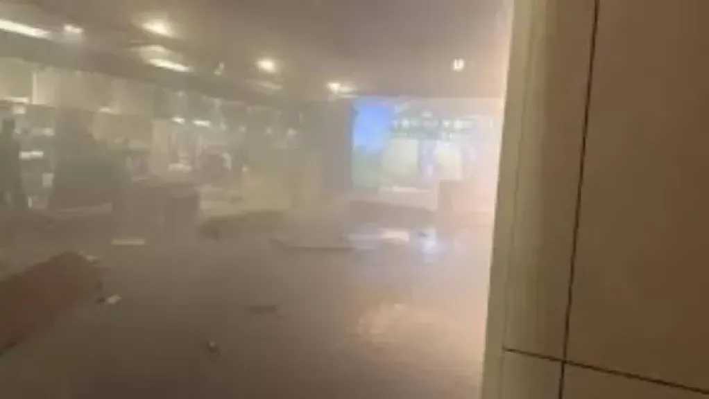 إخلاء مبان في دبي مارينا بعد سقوط شظايا اعتراض جوي على برج سكني