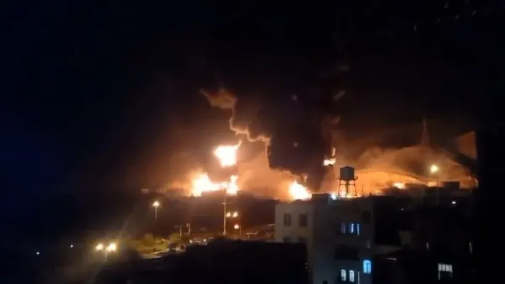  استهداف مستودع شهران للنفط في إيران