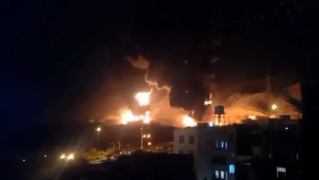 عاجل.. استهداف مستودع شهران للنفط في إيران