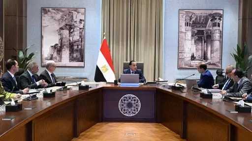 رئيس الوزراء يستعرض التقديرات الأولية لمشروع موازنة العام المالي 2026-2027