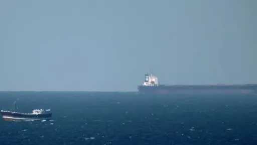 مقتل سبعة بحارة على الأقل في محيط مضيق هرمز