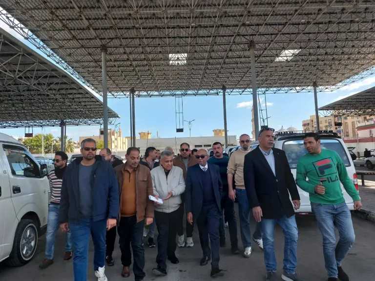 بناء على توجيهات محافظ بورسعيد.. السكرتير العام يتابع العمل بالميناء البري الجديد بعد تحريك أسعار البنزين والسولار