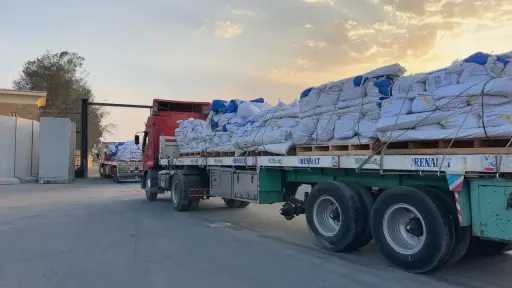 الهلال الأحمر: قافلة ”زاد العزة” 153 تتضمن 3355 طنًا من المساعدات الإنسانية الشاملة