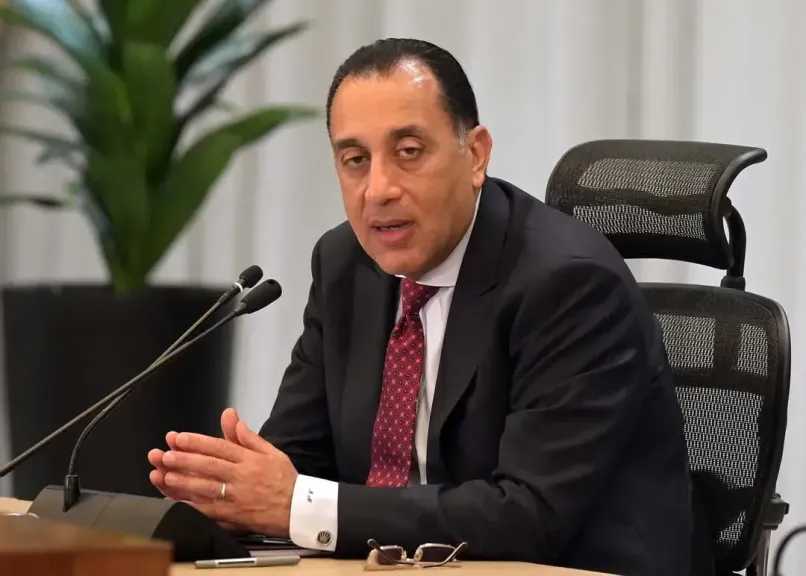 رئيس الوزراء: مراجعة أسعار المواد البترولية حال تراجع النفط وتوقف الحرب