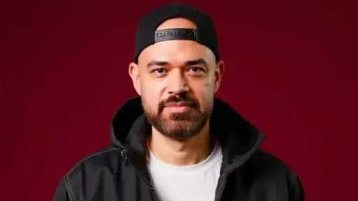 خالد تاج الدين يعلن موعد ومكان عزاء والده في المعادي