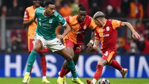 فيديو | وسط مشاركة باهتة لمحمد صلاح.. ليفربول يخسر أمام جالطة سراي في دوري أبطال أوروبا