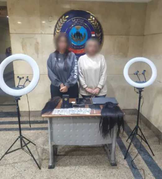 القبض على صانعتَي محتوى بتهمة نشر فيديوهات خادشة للحياء في القاهرة