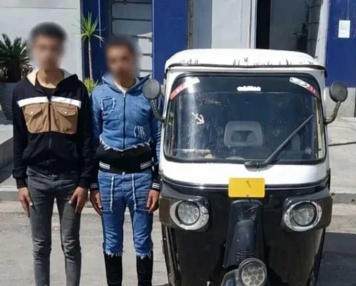 محاولة سرقة هاتف سيدة بخطفه من يدها في الإسكندرية.. والأمن يضبط المتهمين