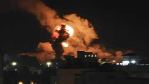 مقتل وإصابة 22 شخصا في غارات إسرائيلية على جنوب لبنان