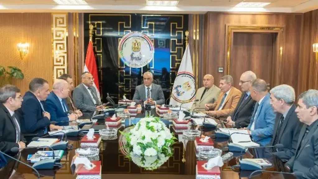 ”جمبلاط” يتابع عمليات التصنيع العسكري بشركات الإنتاج الحربي