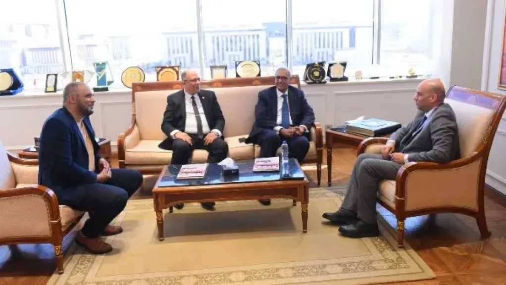 وزير العمل يبحث التوسع في التدريب ونقل الخبرات للشباب مع شركات هندية