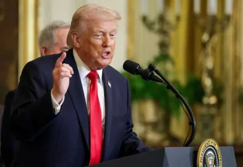 ترامب: شركات النفط ينبغي أن تستخدم مضيق هرمز