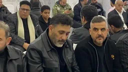 أبرزهم عمرو مصطفى..بدء عزاء والد الشاعر خالد تاج الدين بحضور نجوم الغناء