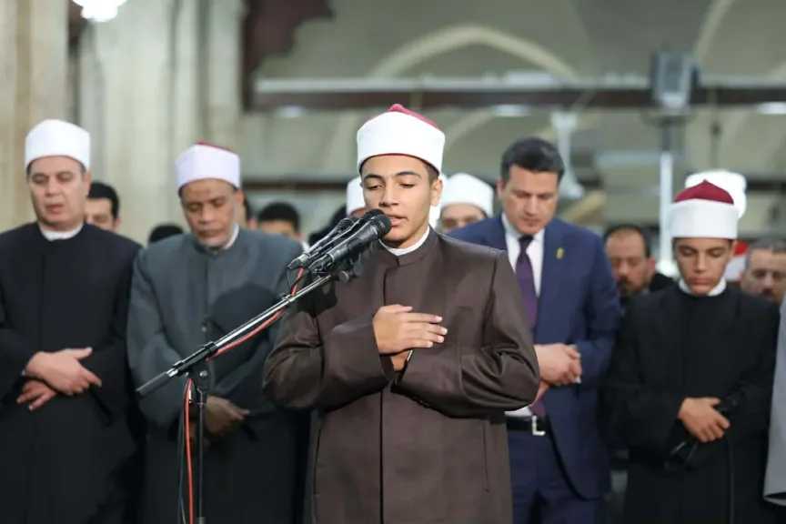 في الليلة الثانية والعشرين من رمضان.. آلاف المصلين يحيون التراويح بالقراءات المتواترة في الجامع الأزهر