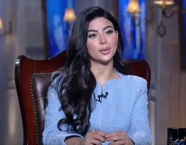 كارولين عزمي