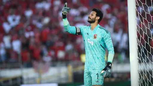 حالة جدل حول محمد الشناوي بعد ادعاء ارتباطه.. والمحامي يوضح موقفه