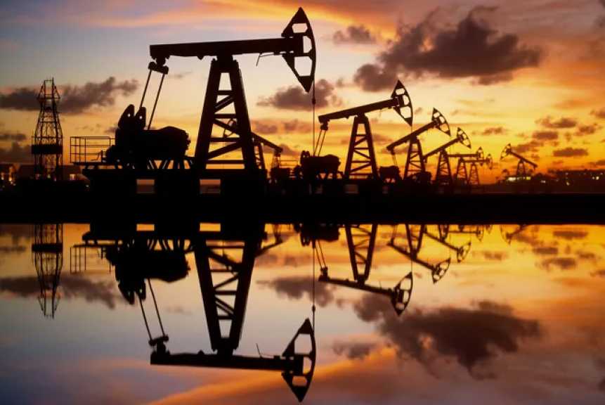 خبير اقتصادي: توترات مضيق هرمز قد تدفع أسعار النفط إلى 150 دولارًا للبرميل