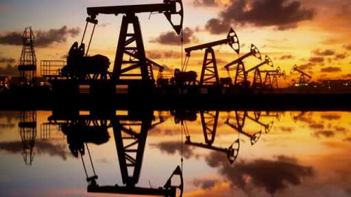 خبير اقتصادي: توترات مضيق هرمز قد تدفع أسعار النفط إلى 150 دولارًا للبرميل