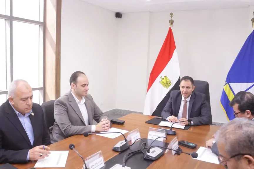 محافظ دمياط يعقد اجتماع مع المدير التنفيذي بهيئة الإصلاح الزراعى لمناقشة ملف تقنين أراضى الدولة