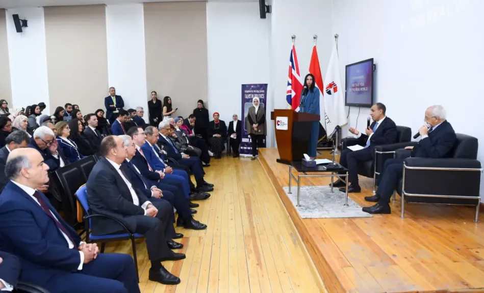 وزير الخارجية يعقد لقاءً تفاعليًا مع طلاب الجامعة البريطانية في مصر