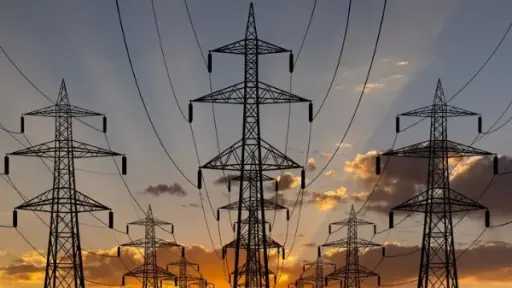 الدفاع الكويتية: عطل في بعض خطوط الكهرباء جراء التصدي للأهداف المعادية