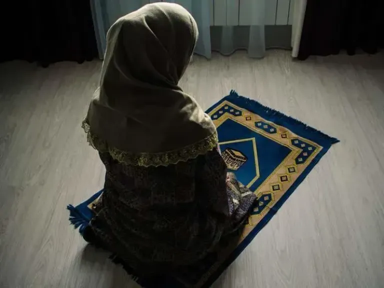 الصلاة من المصحف 