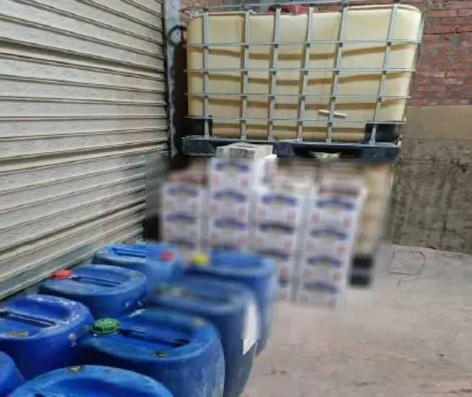 ضبط أكثر من 5 طن منظفات صناعية ومنتجات مجهولة المصدر بمخزن غير مرخص بالقليوبية