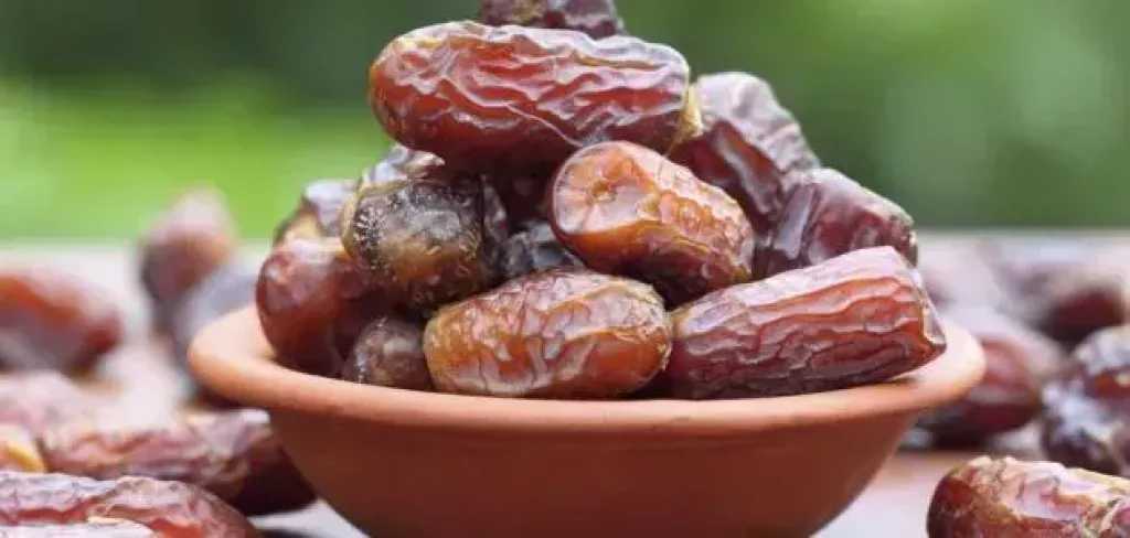 الإفطار على التمر في رمضان.. هل فرض أم سنة؟