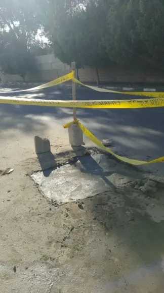 سقوط دراجة نارية في حفرة بسبب تهالك غطاء بالوعة بالإسماعيلية