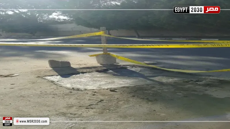 سقوط دراجة نارية في حفرة بسبب تهالك غطاء بالوعة