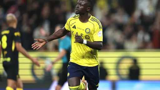 ساديو ماني يهدد بالغياب عن مواجهة الخليج.. جيسوس يدرس البدائل