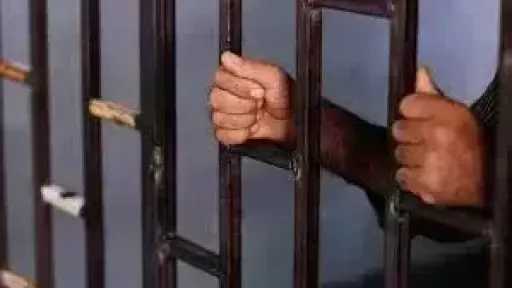 حبس عاطل انتحل صفة موظف بأحد البنوك للنصب على المواطنين